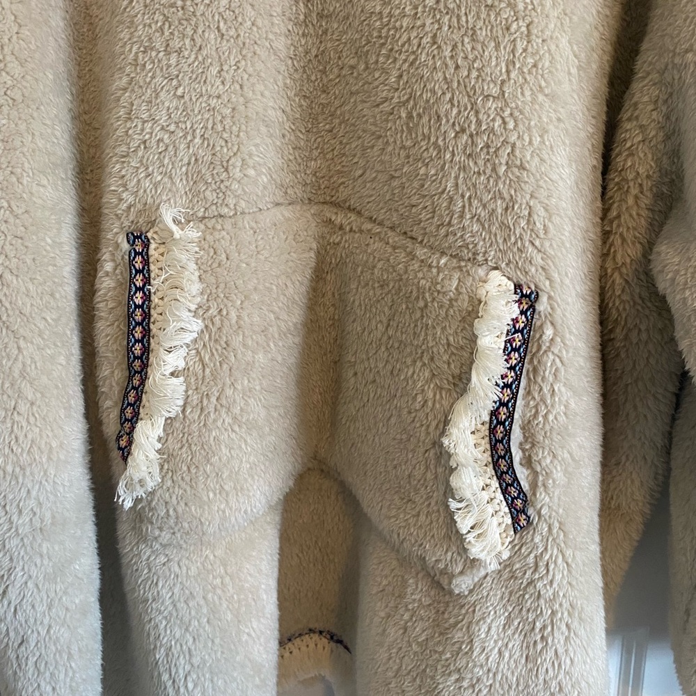 Throwzy Cozy Beige Hooded Pullover One Size Fringe - Picture 3 of 7